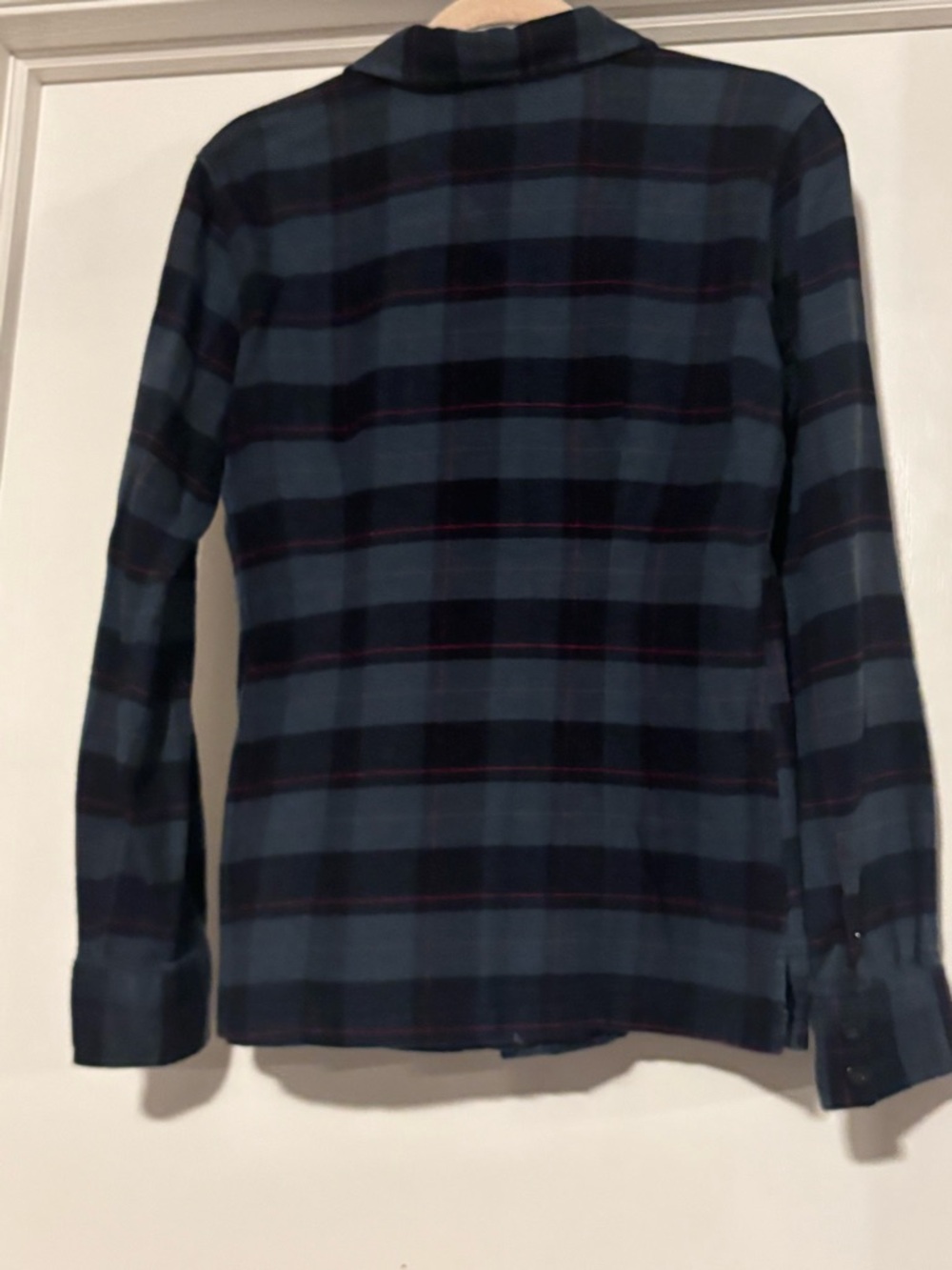Patagonia Women's Dark Green and Black Plaid Button-Down Shirt - Picture 7 of 7